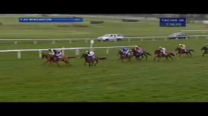 Video preview image for Wincanton 19:35 - 32 Bonus At 32red.com Novices' Hurdle