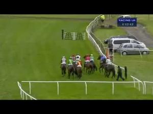 Video preview image for Perth 16:40 - Crabbie's Alcoholic Ginger Beer Handicap Hurdle