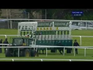 Video preview image for Sandown Park 16:20 - mediforce.org Handicap