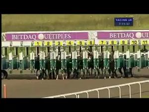 Video preview image for Kempton Park 19:10 - Betdaq Mobile Apps Handicap