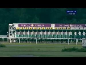 Video preview image for Kempton Park 21:20 - Olly Murs Live At Kempton 17.08.12 Handicap (London Mile Qualifier)