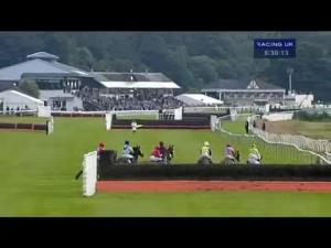 Video preview image for Perth 20:30 - Crabbie's Alcoholic Ginger Beer Handicap Chase