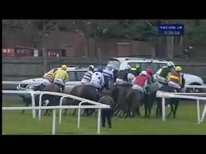 Video preview image for Sandown Park 15:35 - Blue Square Bet Handicap Chase