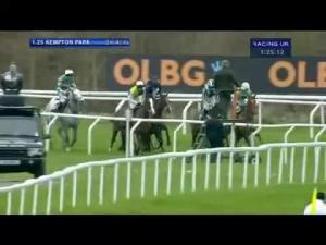 Video preview image for Kempton Park 13:25 - William Hill - Download The App Novices' Handicap Chase