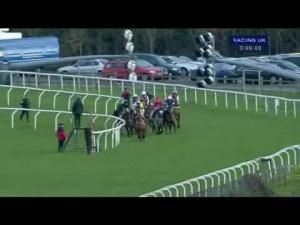 Video preview image for Kempton Park 15:45 - Download The William Hill App Handicap Hurdle