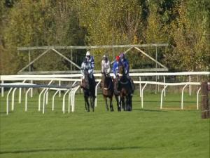 Video preview image for Kempton Park 15:10 - Weatherbys Hamilton Insurance Graduation Chase
