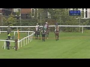 Video preview image for Sandown Park 13:20 - Crew Clothing Co. Beginners' Chase