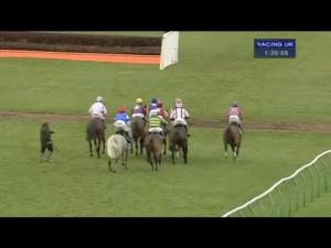 Video preview image for Warwick 13:20 - 32Red On The App Store Conditional Jockeys' Handicap Hurdle