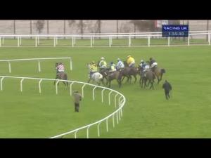 Video preview image for Cheltenham 13:55 - Rewards4racing Handicap Hurdle