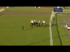 Video preview image for Kempton Park 17:15 - Betdaq 25 No Lose Mobile Bet Handicap Chase (Jockey Club Grassroots Jumps Series Qualifier)