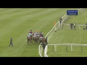 Video preview image for Perth 14:40 - Crabbie's Alcoholic Ginger Beer Mares' Handicap Hurdle