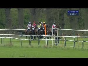 Video preview image for Perth 14:00 - Crabbie's Alcoholic Ginger Beer 'National Hunt' Maiden Hurdle