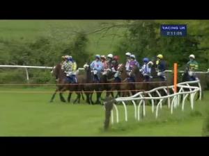 Video preview image for Wincanton 14:10 - Kilver Court Designer Village Mares' Novices' Hurdle