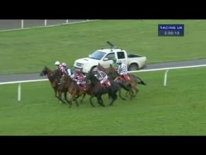 Video preview image for Kempton Park 17:00 - William Hill - Exclusive Mobile Offers Handicap Chase