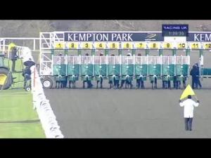 Video preview image for Kempton Park 13:35 - Racing UK Handicap (Div 1)