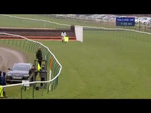 Video preview image for Warwick 13:35 - Money Back Faller Insurance At titanbet.co.uk Novices' Chase