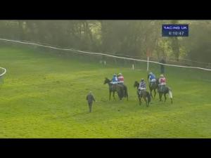 Video preview image for Warwick 16:10 - Executive Hire News Passionate Industry Voice Mares' Handicap Hurdle