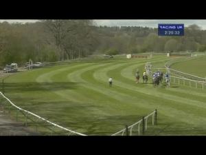 Video preview image for Perth 14:20 - Crabbie's Alcoholic Ginger Beer Novices' Hurdle