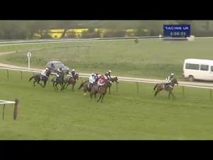 Video preview image for Warwick 16:05 - Thoroughbred Breeders' Association Mares' 'National Hunt' Maiden Hurdle