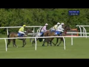 Video preview image for Wincanton 15:35 - Charlton House Cup Mares' Novices' Hurdle