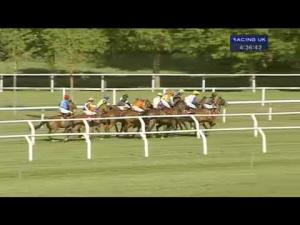Video preview image for Kempton Park 16:35 - New Racing UK Android App Handicap Hurdle