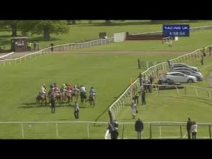 Video preview image for Perth 16:55 - Crabbie's Alcoholic Ginger Beer Handicap Hurdle