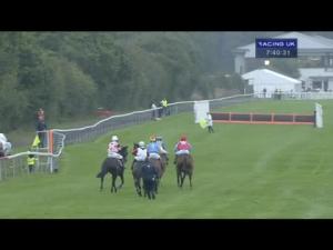 Video preview image for Perth 19:40 - Crabbie's Alcoholic Ginger Beer Amateur Riders' Handicap Hurdle