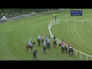 Video preview image for Perth 16:40 - Crabbie's Alcoholic Ginger Beer Juvenile Hurdle