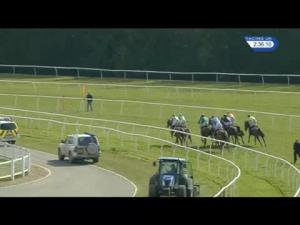 Video preview image for Newbury 14:35 - Betfred 'Follow Us On Twitter' Handicap Chase