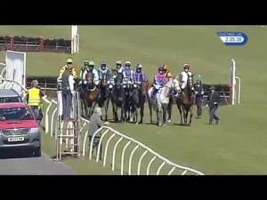 Video preview image for Exeter 14:25 - Apollobet Cashback If You Finish 2nd Handicap Hurdle