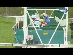 Video preview image for Pontefract 16:45 - Simon Bowett 70th Birthday Handicap