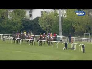 Video preview image for Kempton Park 14:10 - Join The Racing UK Club Novices' Hurdle