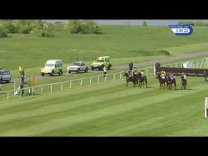 Video preview image for Kempton Park 15:00 - Apollobet Cashback If You're 2nd Novices' Handicap Chase