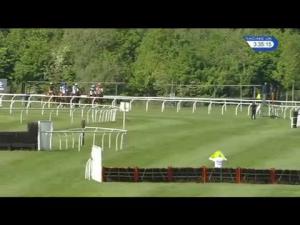 Video preview image for Kempton Park 15:35 - Apollobet French Open Moneyback Novices' Handicap Hurdle