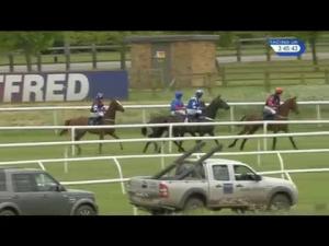 Video preview image for Huntingdon 15:45 - Racing UK In Glorious HD Maiden Hurdle