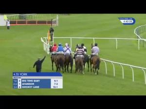 Video preview image for Perth 16:40 - Crabbie's Alcoholic Ginger Beer Summer Handicap Hurdle