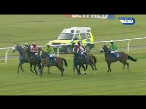 Video preview image for Wincanton 15:35 - Bathwick Tyres Yeovil Novices' Handicap Chase