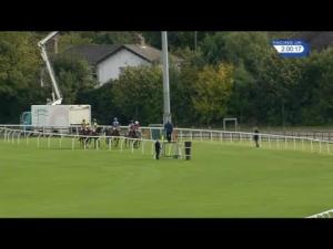 Video preview image for Kempton Park 14:00 - racinguk.com/hd Juvenile Hurdle