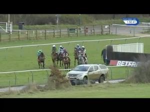 Video preview image for Warwick 13:50 - Betfred Mobile Hampton Novices' Chase (Listed) (1)