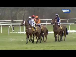 Video preview image for Newbury 13:50 - Betfair Cash Out Handicap Hurdle (2)