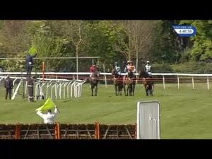 Video preview image for Kempton Park 16:45 - Matchbook Betting Podcast Handicap Hurdle
