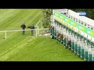 Video preview image for Sandown Park 16:05 - bet365.com Handicap