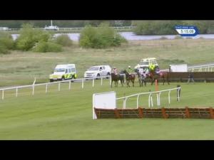 Video preview image for Kempton Park 17:15 - Commission Free Racing At Matchbook Handicap Chase