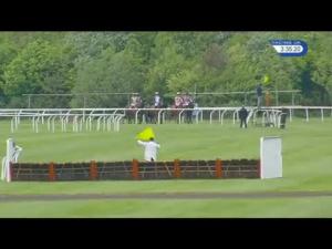 Video preview image for Kempton Park 15:35 - Winners Are Welcome At Matchbook Novices' Handicap Hurdle