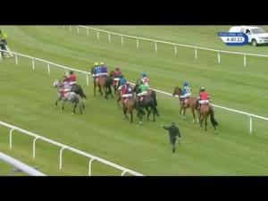 Video preview image for Kempton Park 16:40 - Commission Free Racing At Matchbook Handicap Hurdle