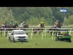 Video preview image for Huntingdon 15:45 - Ticket Giveaways At 188Bet Standard Open NH Flat Race