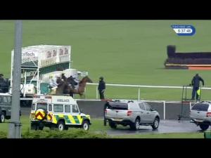 Video preview image for Kempton Park 18:35 - 32Red On The App Store Maiden Stakes (4)