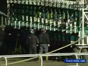 Video preview image for Kempton Park 19:15 - 32redbingo.com Handicap