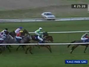 Video preview image for Warwick 16:25 - Racing UK Intermediate Open NH Flat Race