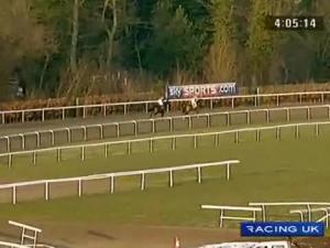 Video preview image for Kempton Park 16:10 - williamhill.com Handicap